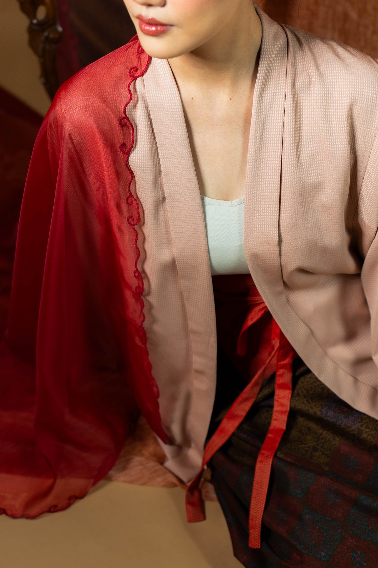 IRIS Edge Shawl – Plain Deep Red